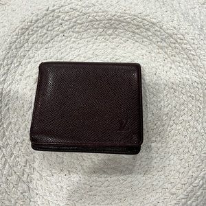 LIVE: Authentic Louis Vuitton Bordeaux Taiga Leather Men’s Wallet. EUC Rare